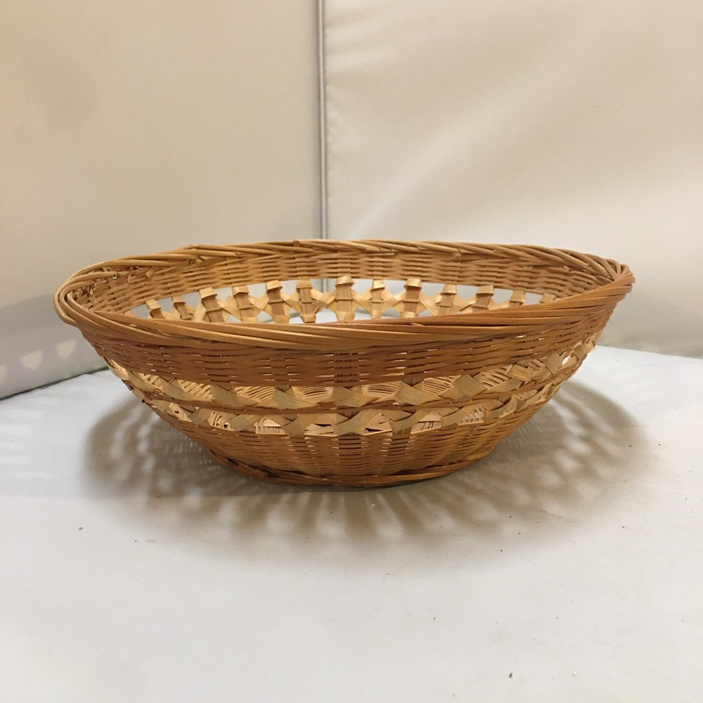 Woven Wicker Basket‎ Home Decor 9in Tan Round Lattice Detail Cottagecore